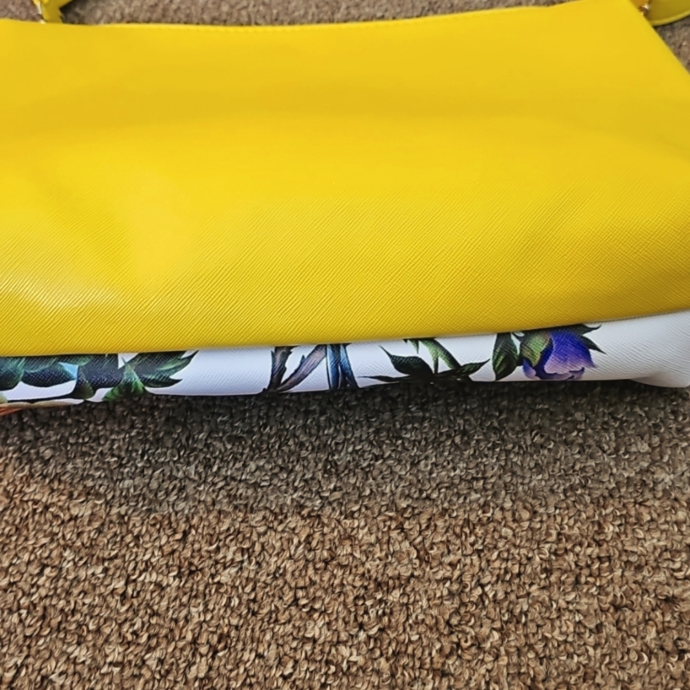 Handbag - Picture 6 of 16